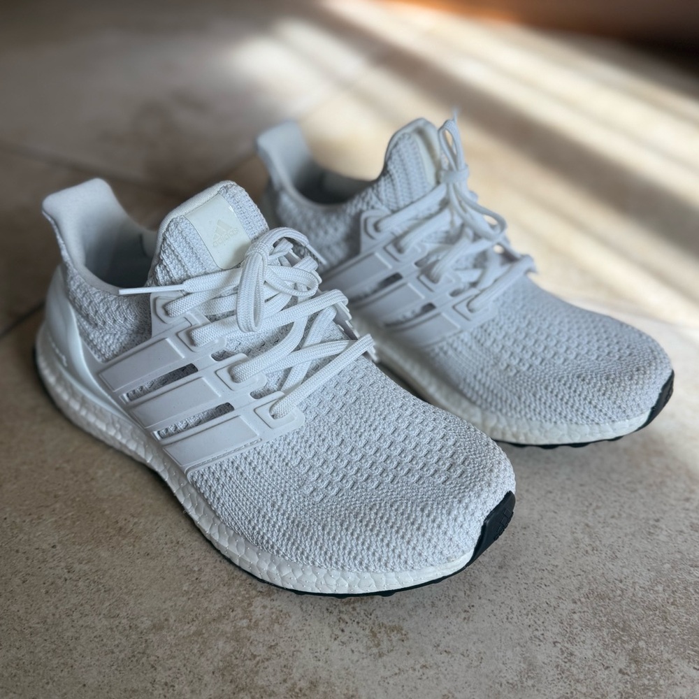 Women’s Adidas ultra boost. Used once. Size 8
